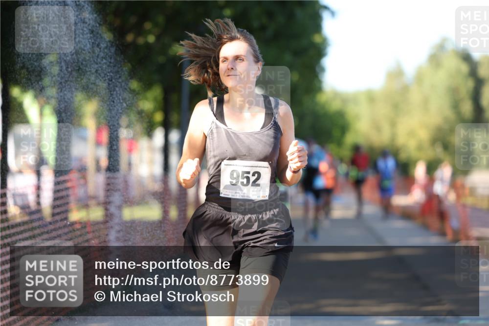 07.09.2025 - 19. Norderstedt Triathlon Michael Strokosch http://msf.ph/oto/8773899 07.09.2025 16:38:39 Laufen 883, 933, 952, 1044, 1625 meine-sportfotos.de