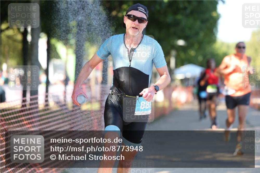07.09.2025 - 19. Norderstedt Triathlon Michael Strokosch http://msf.ph/oto/8773948 07.09.2025 16:38:45 Laufen 432, 883, 929, 933, 1044, 1475, 1562, 1585 meine-sportfotos.de