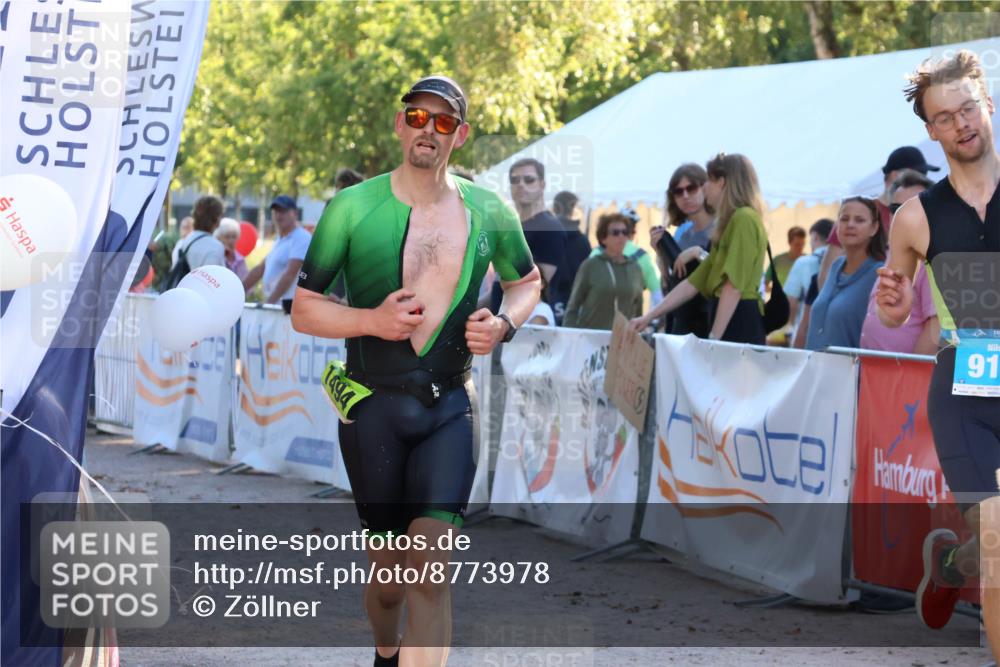07.09.2025 - 19. Norderstedt Triathlon Zöllner http://msf.ph/oto/8773978 07.09.2025 16:55:07 Ziel 913, 1494 meine-sportfotos.de
