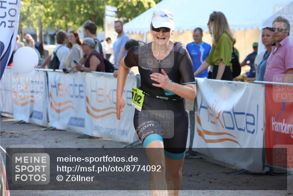 07.09.2025 - 19. Norderstedt Triathlon Zöllner http://msf.ph/oto/8774092 07.09.2025 16:55:39 Ziel 1057, 1102 meine-sportfotos.de