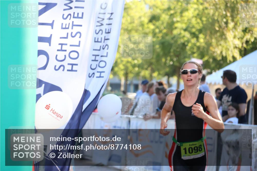 07.09.2025 - 19. Norderstedt Triathlon Zöllner http://msf.ph/oto/8774108 07.09.2025 16:55:43 Ziel 1098, 1102 meine-sportfotos.de