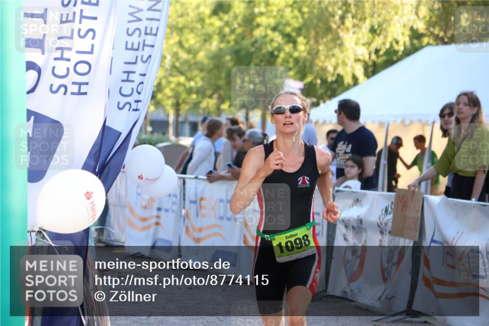 07.09.2025 - 19. Norderstedt Triathlon Zöllner http://msf.ph/oto/8774115 07.09.2025 16:55:44 Ziel 1098, 1102 meine-sportfotos.de