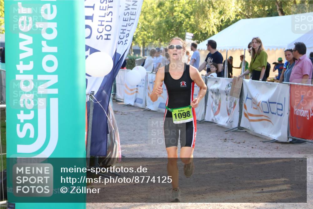 07.09.2025 - 19. Norderstedt Triathlon Zöllner http://msf.ph/oto/8774125 07.09.2025 16:55:44 Ziel 1098, 1102 meine-sportfotos.de