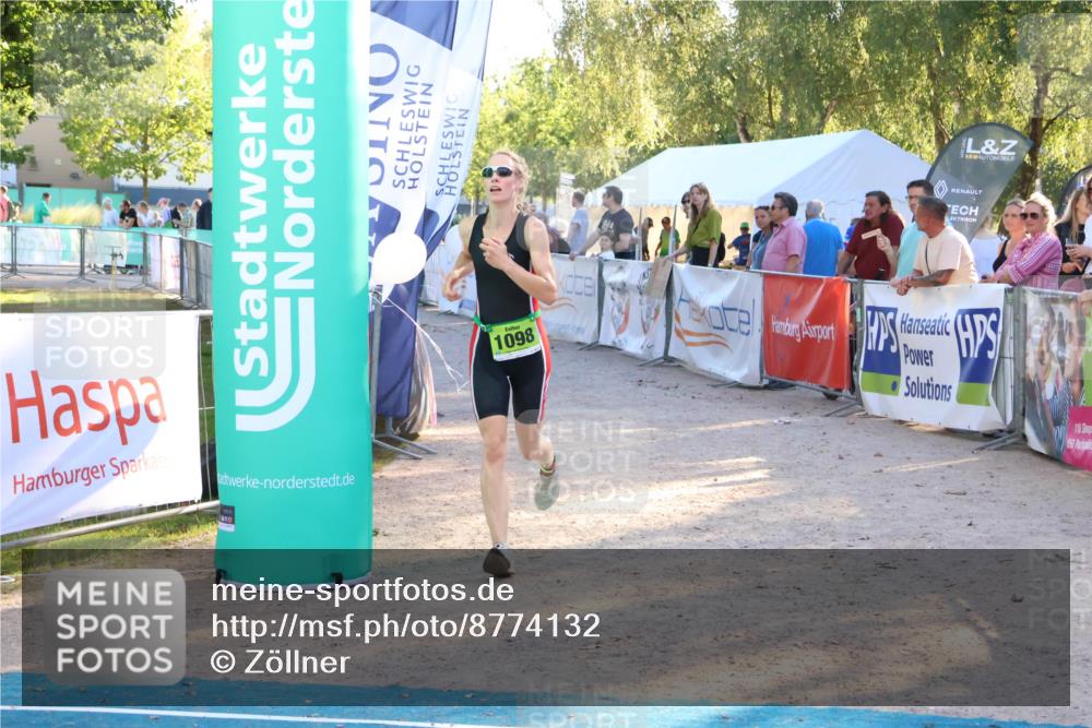 07.09.2025 - 19. Norderstedt Triathlon Zöllner http://msf.ph/oto/8774132 07.09.2025 16:55:45 Ziel 1098, 1102 meine-sportfotos.de