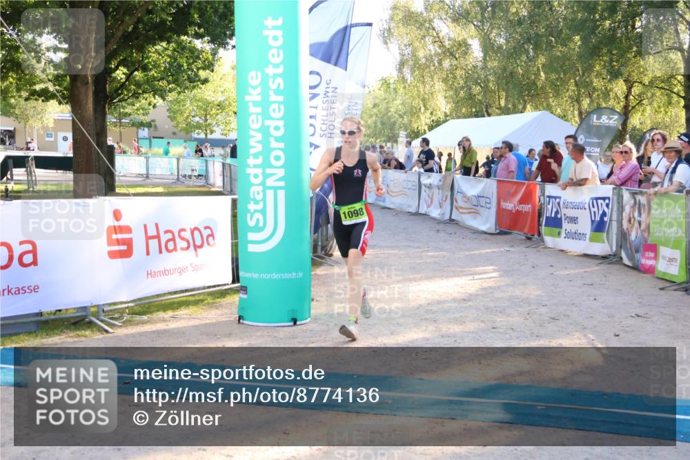 07.09.2025 - 19. Norderstedt Triathlon Zöllner http://msf.ph/oto/8774136 07.09.2025 16:55:45 Ziel 1098, 1102 meine-sportfotos.de