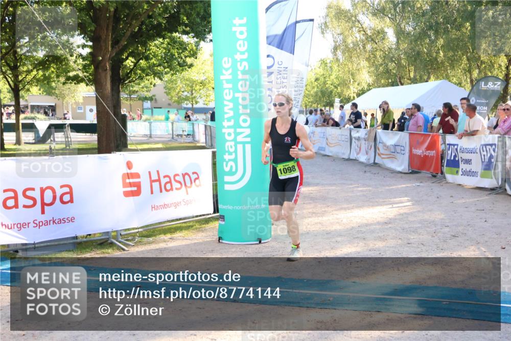 07.09.2025 - 19. Norderstedt Triathlon Zöllner http://msf.ph/oto/8774144 07.09.2025 16:55:45 Ziel 1098, 1102 meine-sportfotos.de
