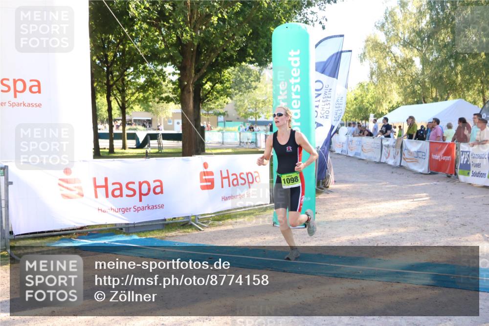 07.09.2025 - 19. Norderstedt Triathlon Zöllner http://msf.ph/oto/8774158 07.09.2025 16:55:46 Ziel 1098, 1102 meine-sportfotos.de