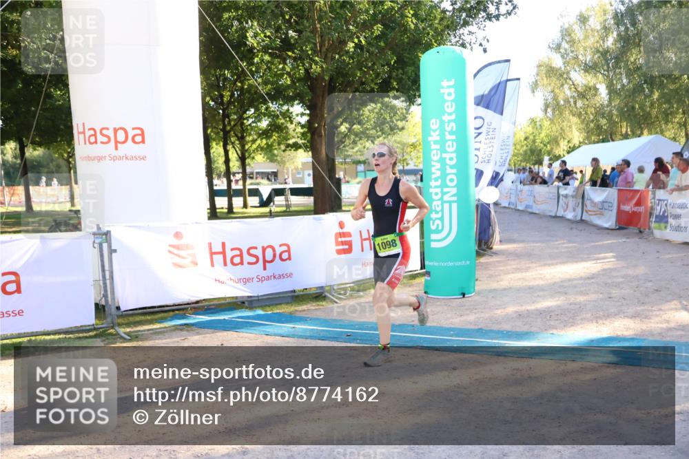 07.09.2025 - 19. Norderstedt Triathlon Zöllner http://msf.ph/oto/8774162 07.09.2025 16:55:46 Ziel 1098, 1102 meine-sportfotos.de