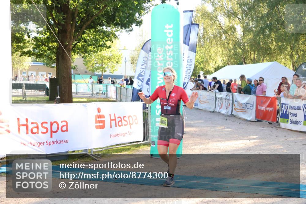07.09.2025 - 19. Norderstedt Triathlon Zöllner http://msf.ph/oto/8774300 07.09.2025 16:56:41 Ziel 1066 meine-sportfotos.de
