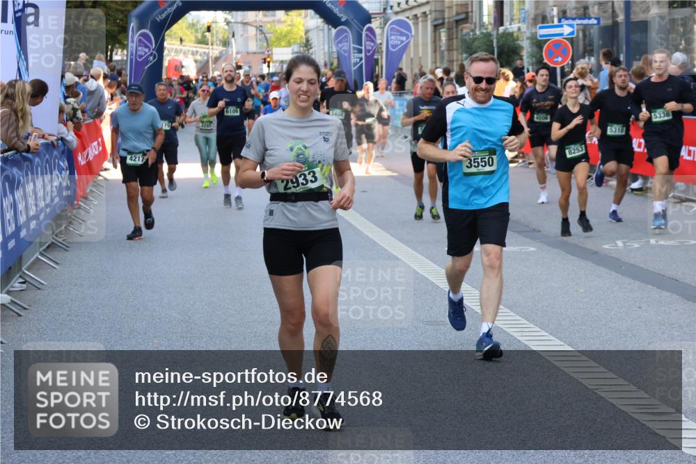 07.09.2025 - BARMER Alsterlauf Strokosch-Dieckow http://msf.ph/oto/8774568 07.09.2025 10:08:38 Ziel 2367, 2489, 3130, 3201, 3202, 3203, 3224, 3475, 3637, 3784, 3795, 3883, 3900, 4057, 4084, 4348, 4458, 4567, 4568, 4803, 4952, 5089, 5255, 5262, 5307, 5369, 5600, 5601, 5663, 5883, 6033, 6046, 6081, 6083, 6090, 6092, 6196, 6260, 8109, 8130 meine-sportfotos.de