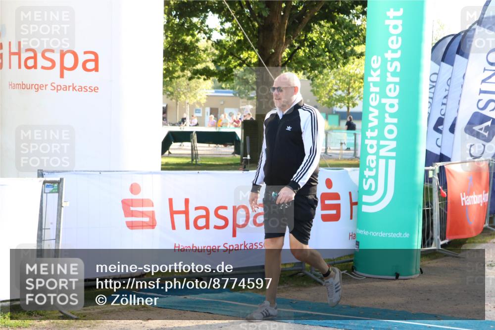 07.09.2025 - 19. Norderstedt Triathlon Zöllner http://msf.ph/oto/8774597 07.09.2025 16:57:58 Ziel 1415, 1516 meine-sportfotos.de