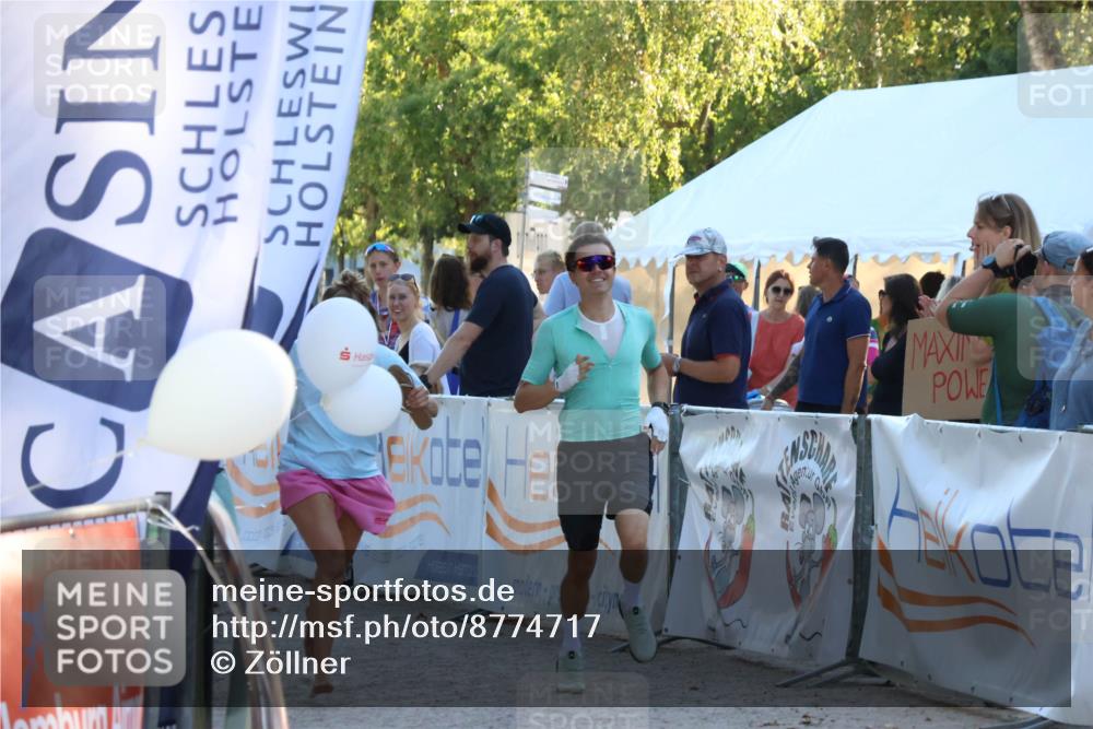 07.09.2025 - 19. Norderstedt Triathlon Zöllner http://msf.ph/oto/8774717 07.09.2025 16:58:38 Ziel 953, 956 meine-sportfotos.de