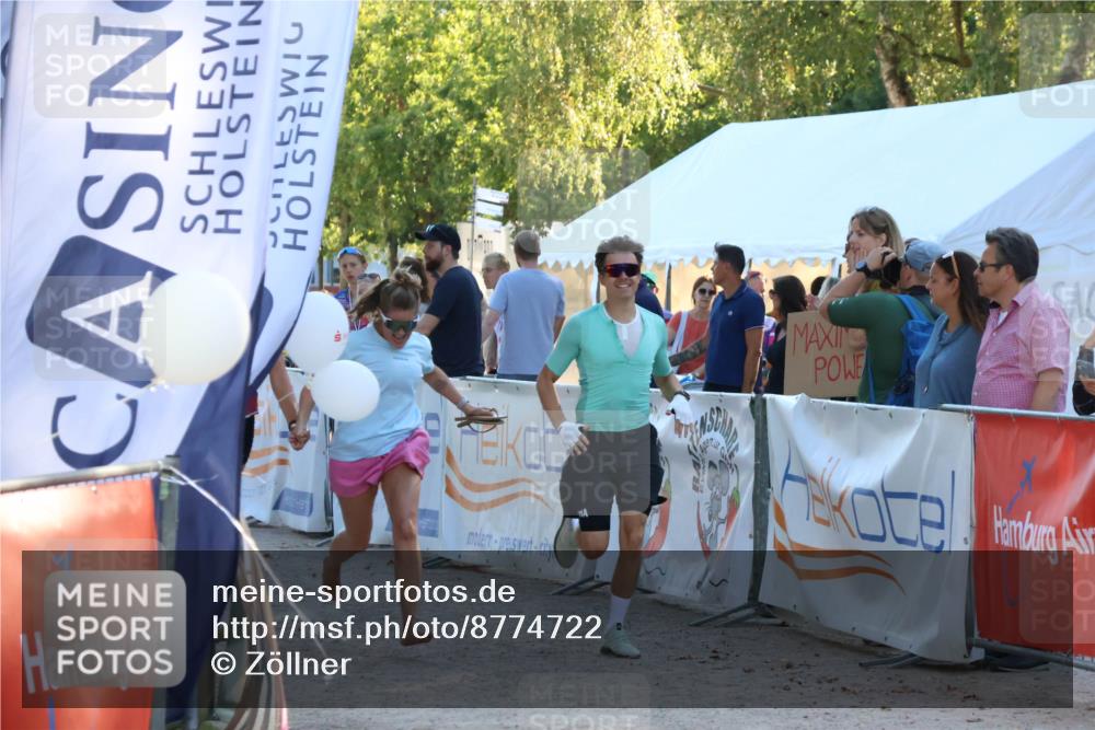 07.09.2025 - 19. Norderstedt Triathlon Zöllner http://msf.ph/oto/8774722 07.09.2025 16:58:38 Ziel 953, 956 meine-sportfotos.de