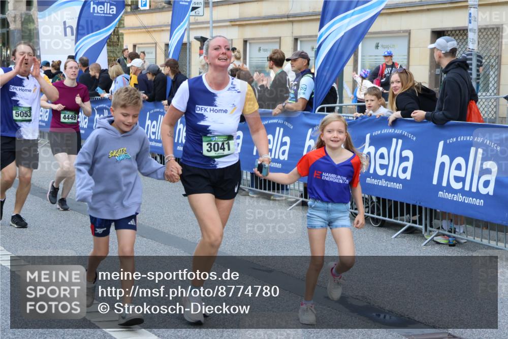07.09.2025 - BARMER Alsterlauf Strokosch-Dieckow http://msf.ph/oto/8774780 07.09.2025 10:08:27 Ziel 2367, 2479, 2480, 2591, 2648, 2654, 2657, 3130, 3202, 3203, 3224, 3637, 3784, 3883, 3900, 4057, 4084, 4332, 4778, 5089, 5244, 5251, 5272, 5369, 5536, 5600, 5601, 5651, 5746, 6033, 6046, 6090, 6092, 8187, 8237 meine-sportfotos.de