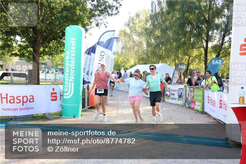 07.09.2025 - 19. Norderstedt Triathlon Zöllner http://msf.ph/oto/8774782 07.09.2025 16:58:41 Ziel 953, 956, 1091 meine-sportfotos.de