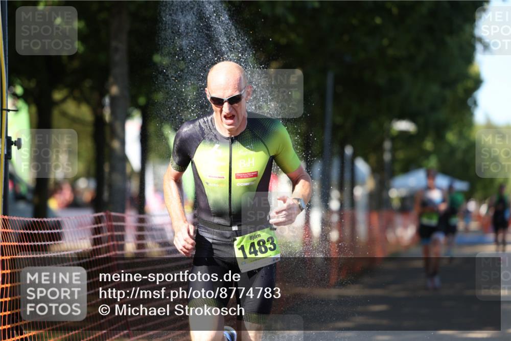 07.09.2025 - 19. Norderstedt Triathlon Michael Strokosch http://msf.ph/oto/8774783 07.09.2025 15:43:28 Laufen 450, 1483, 1488 meine-sportfotos.de