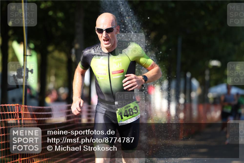 07.09.2025 - 19. Norderstedt Triathlon Michael Strokosch http://msf.ph/oto/8774787 07.09.2025 15:43:28 Laufen 450, 1483, 1488 meine-sportfotos.de