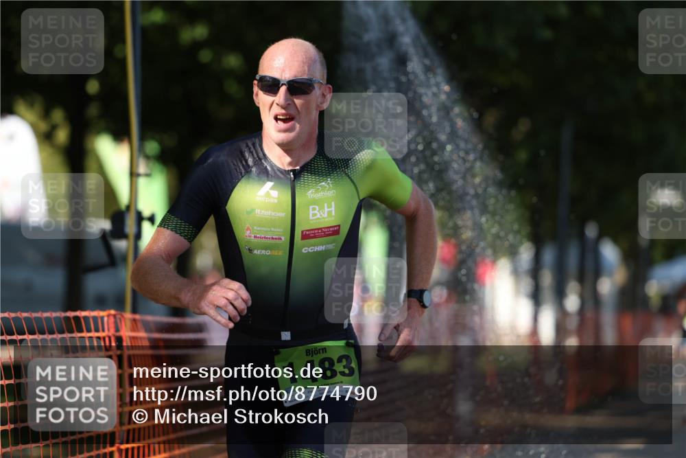 07.09.2025 - 19. Norderstedt Triathlon Michael Strokosch http://msf.ph/oto/8774790 07.09.2025 15:43:28 Laufen 450, 1483, 1488 meine-sportfotos.de
