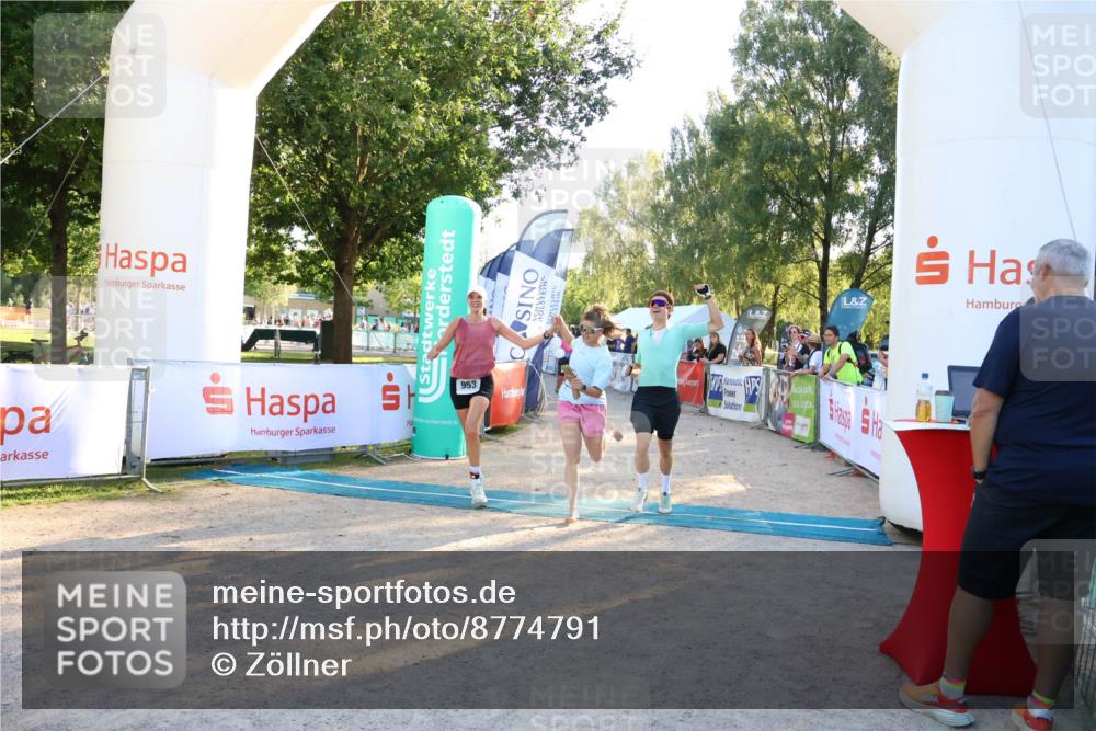 07.09.2025 - 19. Norderstedt Triathlon Zöllner http://msf.ph/oto/8774791 07.09.2025 16:58:41 Ziel 953, 956, 1091 meine-sportfotos.de