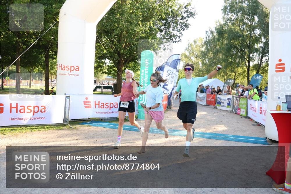 07.09.2025 - 19. Norderstedt Triathlon Zöllner http://msf.ph/oto/8774804 07.09.2025 16:58:42 Ziel 953, 956, 1091 meine-sportfotos.de