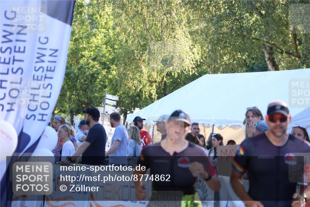 07.09.2025 - 19. Norderstedt Triathlon Zöllner http://msf.ph/oto/8774862 07.09.2025 16:59:02 Ziel 951, 1558, 1560 meine-sportfotos.de