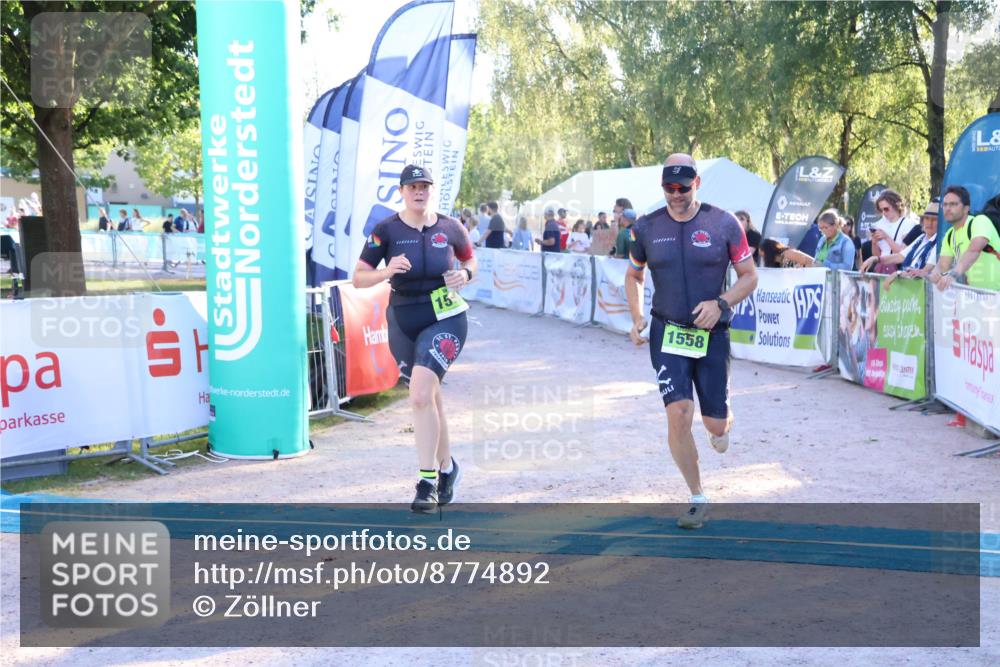 07.09.2025 - 19. Norderstedt Triathlon Zöllner http://msf.ph/oto/8774892 07.09.2025 16:59:04 Ziel 1558, 1560 meine-sportfotos.de