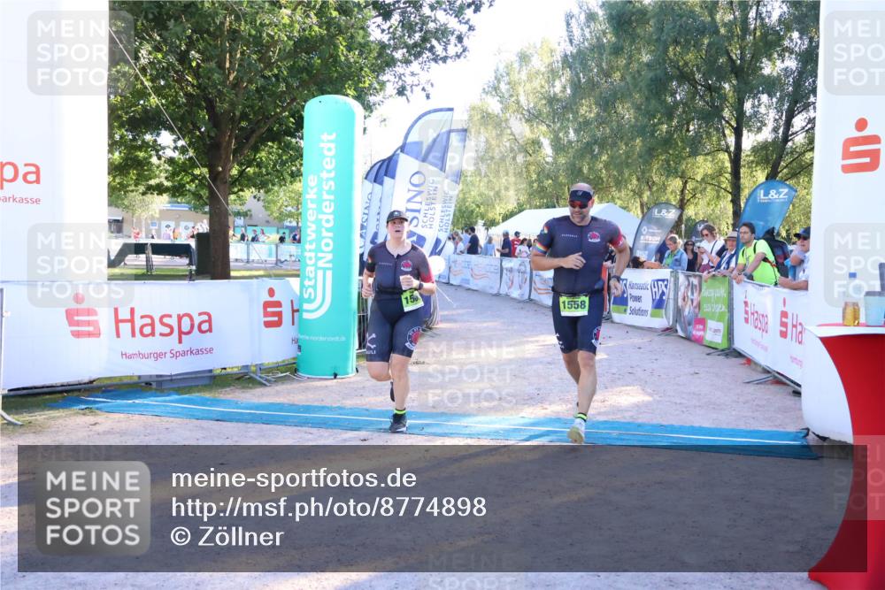 07.09.2025 - 19. Norderstedt Triathlon Zöllner http://msf.ph/oto/8774898 07.09.2025 16:59:04 Ziel 1558, 1560 meine-sportfotos.de