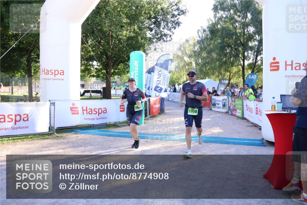 07.09.2025 - 19. Norderstedt Triathlon Zöllner http://msf.ph/oto/8774908 07.09.2025 16:59:05 Ziel 1558, 1560 meine-sportfotos.de