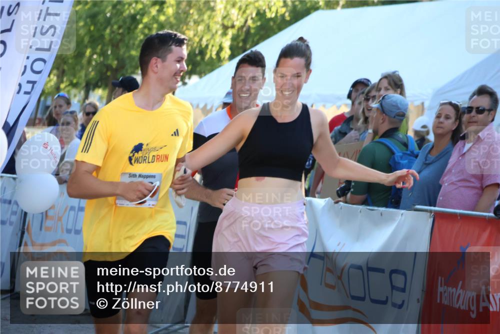 07.09.2025 - 19. Norderstedt Triathlon Zöllner http://msf.ph/oto/8774911 07.09.2025 16:59:11 Ziel 949, 1558, 1560 meine-sportfotos.de