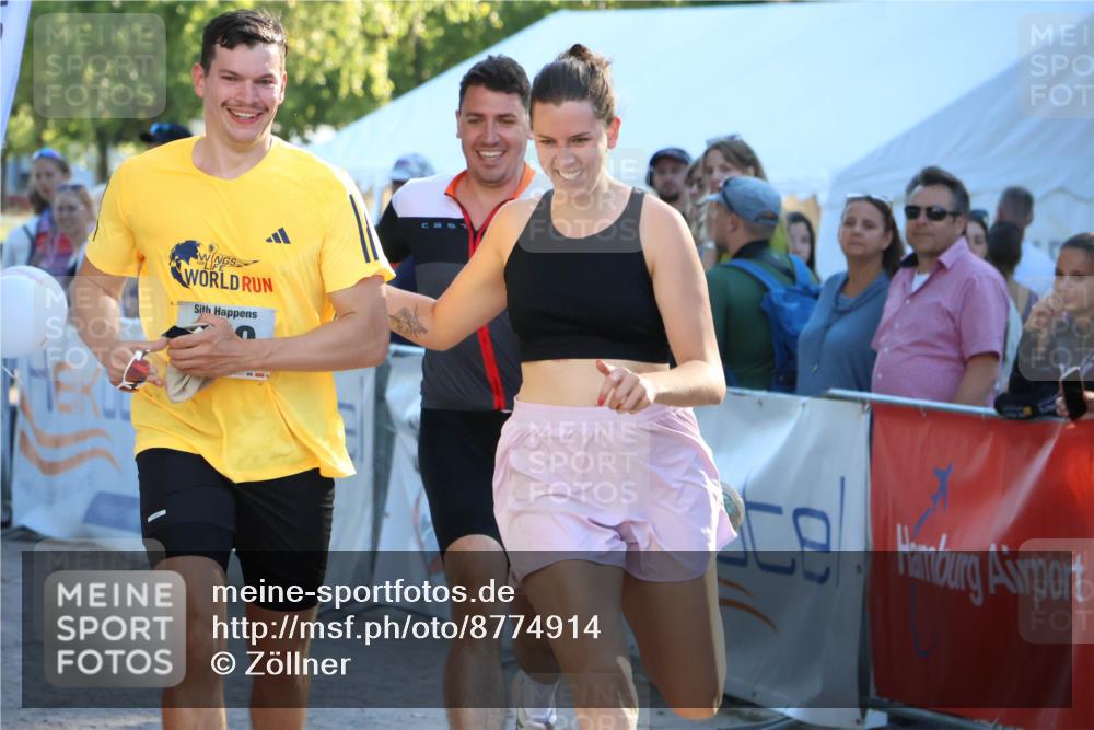 07.09.2025 - 19. Norderstedt Triathlon Zöllner http://msf.ph/oto/8774914 07.09.2025 16:59:11 Ziel 949, 1558, 1560 meine-sportfotos.de