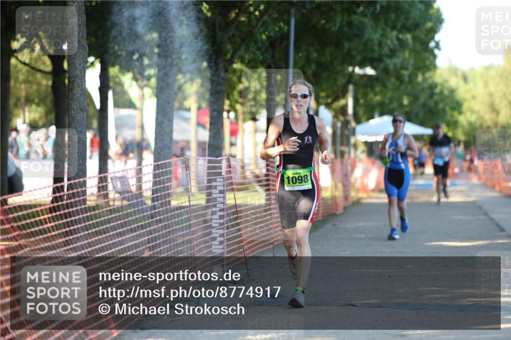07.09.2025 - 19. Norderstedt Triathlon Michael Strokosch http://msf.ph/oto/8774917 07.09.2025 16:42:12 Laufen 461, 1056, 1098 meine-sportfotos.de