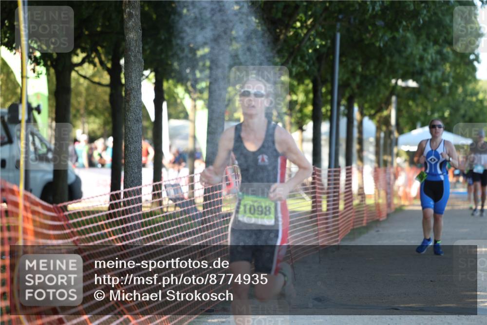 07.09.2025 - 19. Norderstedt Triathlon Michael Strokosch http://msf.ph/oto/8774935 07.09.2025 16:42:13 Laufen 461, 1056, 1098 meine-sportfotos.de