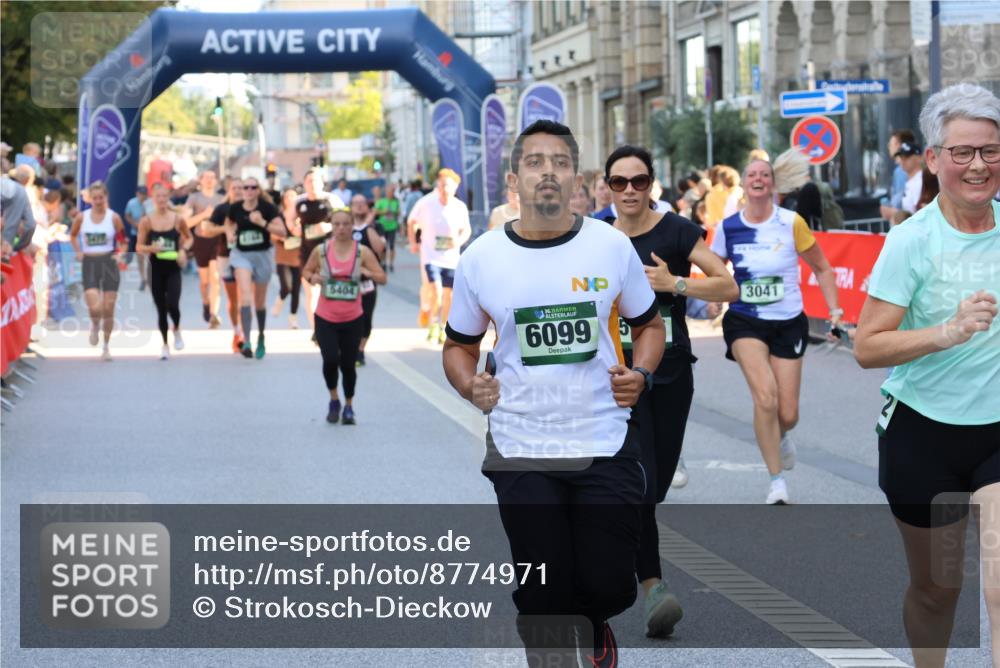 07.09.2025 - BARMER Alsterlauf Strokosch-Dieckow http://msf.ph/oto/8774971 07.09.2025 10:08:22 Ziel 2161, 2367, 2479, 2480, 2591, 2648, 2654, 2657, 2828, 3130, 3202, 3203, 3285, 3408, 3900, 3902, 4332, 4506, 4778, 5244, 5251, 5272, 5287, 5310, 5336, 5369, 5536, 5600, 5601, 5651, 5746, 6179, 8169, 8171, 8187, 8237, 8253 meine-sportfotos.de