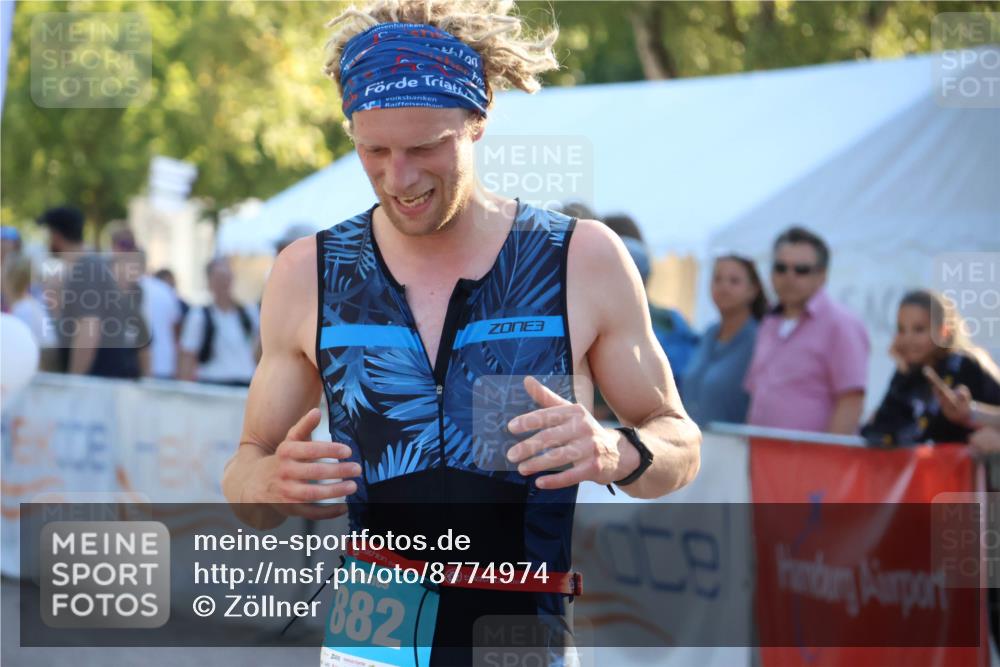 07.09.2025 - 19. Norderstedt Triathlon Zöllner http://msf.ph/oto/8774974 07.09.2025 16:59:27 Ziel 882 meine-sportfotos.de