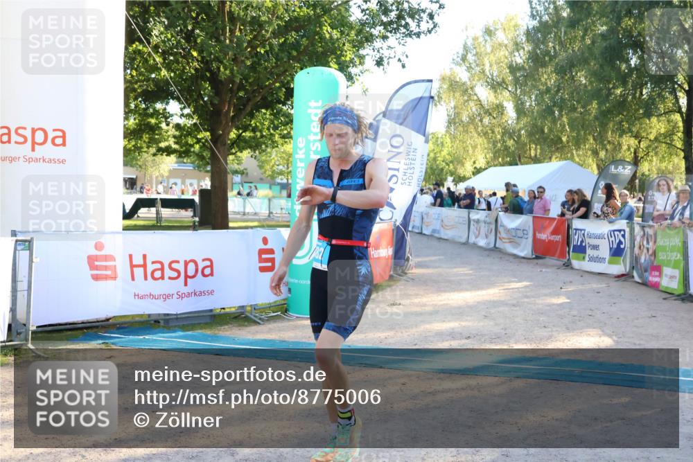 07.09.2025 - 19. Norderstedt Triathlon Zöllner http://msf.ph/oto/8775006 07.09.2025 16:59:29 Ziel 882 meine-sportfotos.de
