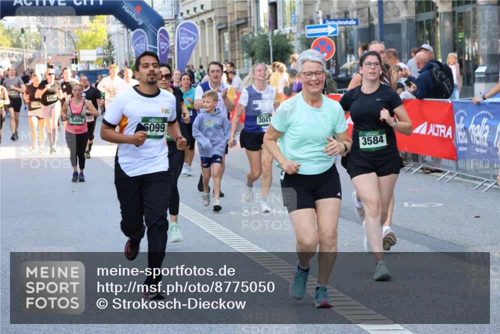 07.09.2025 - BARMER Alsterlauf Strokosch-Dieckow http://msf.ph/oto/8775050 07.09.2025 10:08:21 Ziel 2161, 2479, 2480, 2591, 2648, 2654, 2657, 2828, 3130, 3202, 3203, 3285, 3408, 3900, 3902, 4332, 4506, 4778, 5244, 5251, 5272, 5287, 5310, 5336, 5369, 5536, 5600, 5601, 5651, 5746, 6109, 6179, 8169, 8171, 8187, 8237, 8253 meine-sportfotos.de