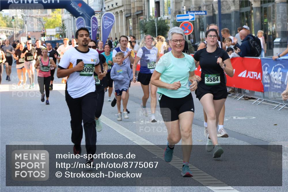 07.09.2025 - BARMER Alsterlauf Strokosch-Dieckow http://msf.ph/oto/8775067 07.09.2025 10:08:21 Ziel 2161, 2479, 2480, 2591, 2648, 2654, 2657, 2828, 3130, 3202, 3203, 3285, 3408, 3900, 3902, 4332, 4506, 4778, 5244, 5251, 5272, 5287, 5310, 5336, 5369, 5536, 5600, 5601, 5651, 5746, 6109, 6179, 8169, 8171, 8187, 8237, 8253 meine-sportfotos.de