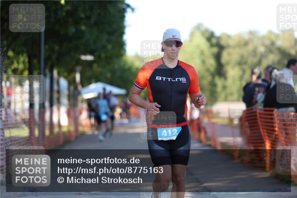 07.09.2025 - 19. Norderstedt Triathlon Michael Strokosch http://msf.ph/oto/8775163 07.09.2025 16:42:50 Laufen 412, 1049, 1409, 1586 meine-sportfotos.de