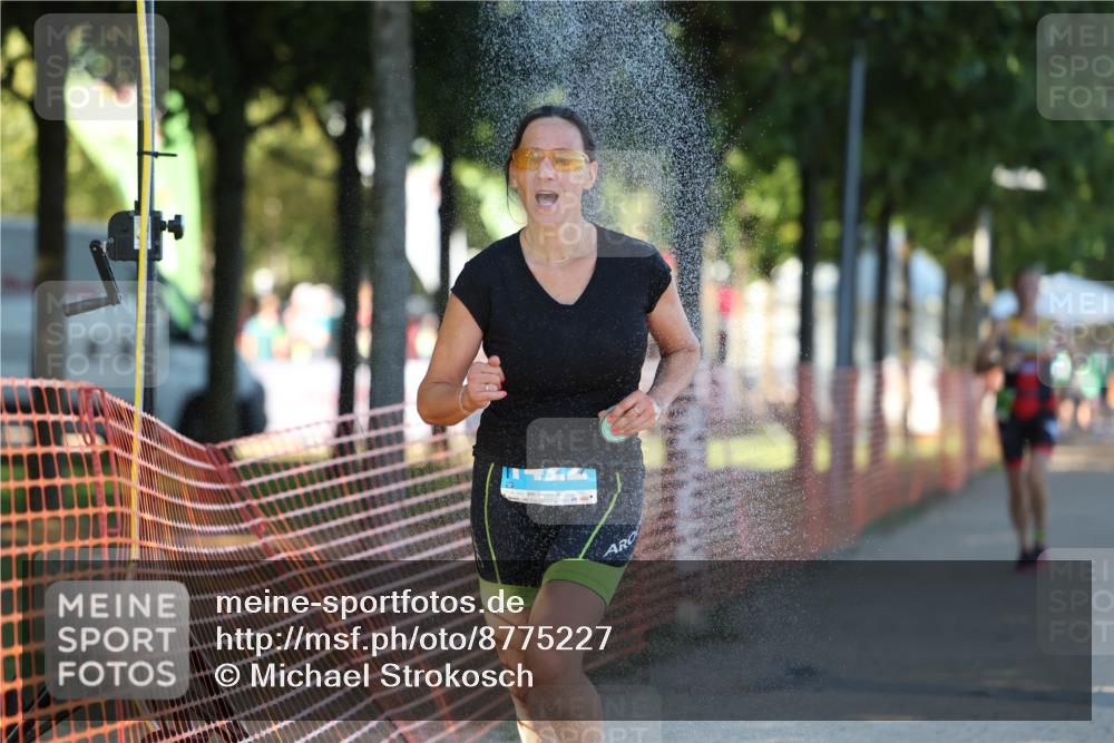 07.09.2025 - 19. Norderstedt Triathlon Michael Strokosch http://msf.ph/oto/8775227 07.09.2025 16:43:02 Laufen 927, 943, 1063, 1409, 1586 meine-sportfotos.de