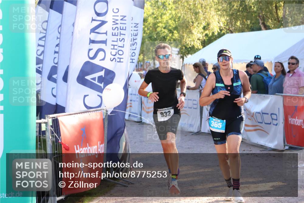 07.09.2025 - 19. Norderstedt Triathlon Zöllner http://msf.ph/oto/8775253 07.09.2025 17:00:06 Ziel 365, 932, 1568 meine-sportfotos.de