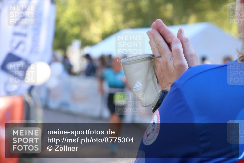 07.09.2025 - 19. Norderstedt Triathlon Zöllner http://msf.ph/oto/8775304 07.09.2025 17:00:27 Ziel 1101, 1106 meine-sportfotos.de