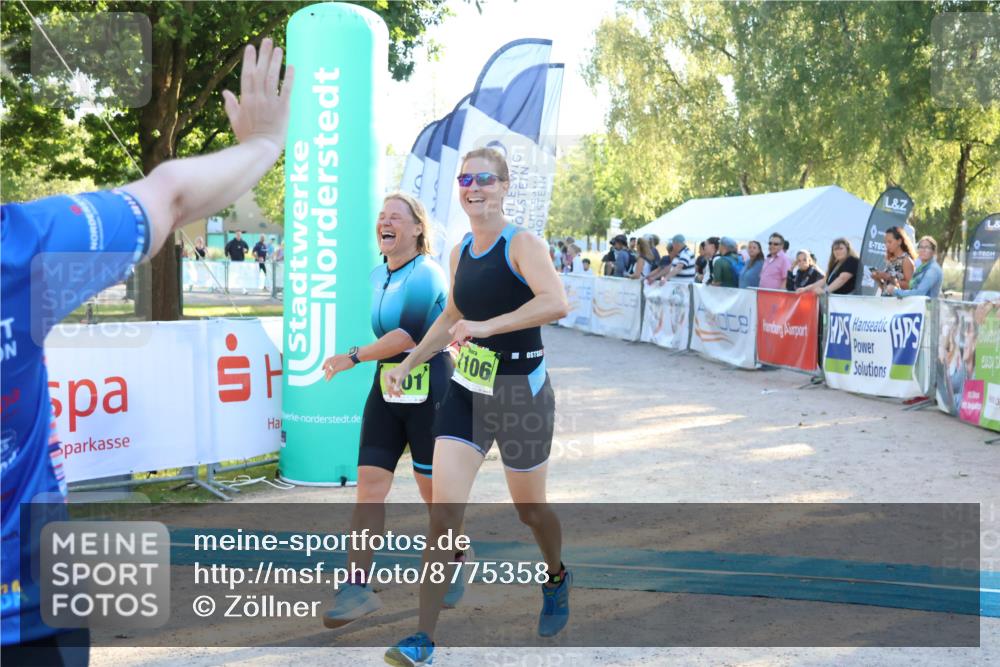 07.09.2025 - 19. Norderstedt Triathlon Zöllner http://msf.ph/oto/8775358 07.09.2025 17:00:31 Ziel 1101, 1106 meine-sportfotos.de