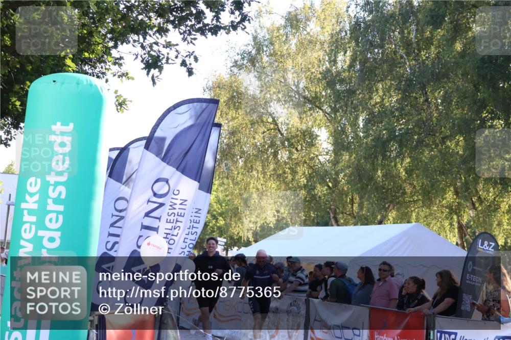 07.09.2025 - 19. Norderstedt Triathlon Zöllner http://msf.ph/oto/8775365 07.09.2025 17:00:37 Ziel 938, 1106 meine-sportfotos.de