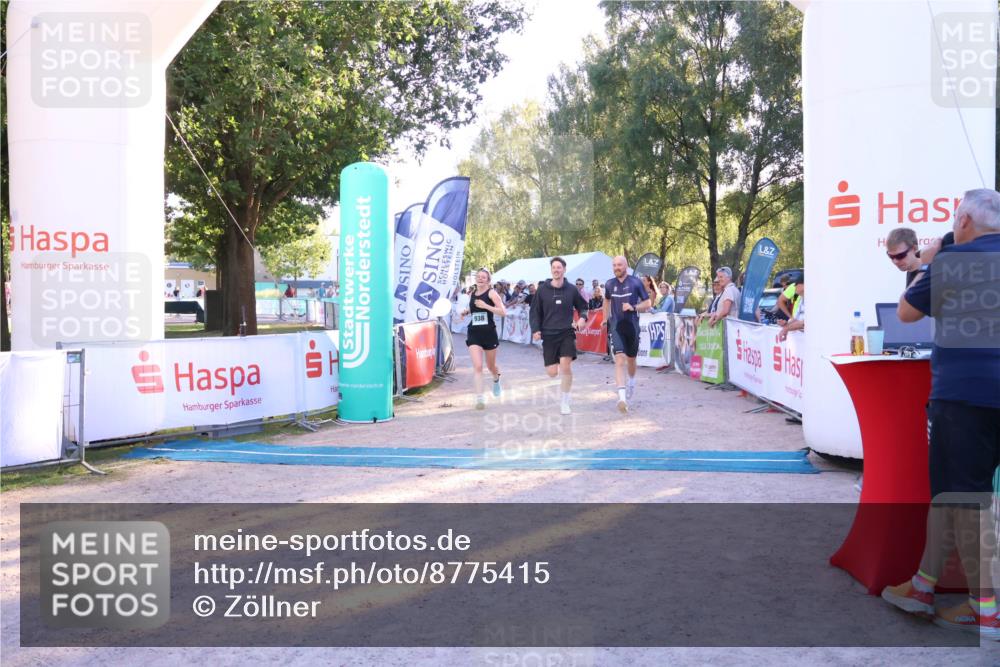 07.09.2025 - 19. Norderstedt Triathlon Zöllner http://msf.ph/oto/8775415 07.09.2025 17:00:40 Ziel 938 meine-sportfotos.de