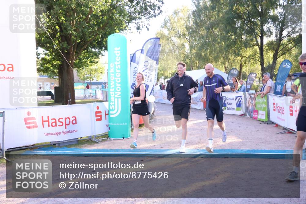 07.09.2025 - 19. Norderstedt Triathlon Zöllner http://msf.ph/oto/8775426 07.09.2025 17:00:40 Ziel 938 meine-sportfotos.de