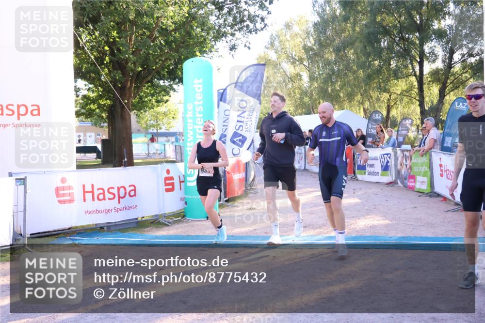 07.09.2025 - 19. Norderstedt Triathlon Zöllner http://msf.ph/oto/8775432 07.09.2025 17:00:41 Ziel 938 meine-sportfotos.de