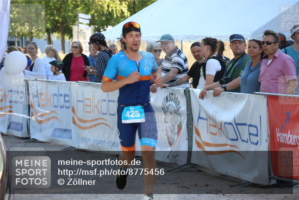 07.09.2025 - 19. Norderstedt Triathlon Zöllner http://msf.ph/oto/8775456 07.09.2025 17:01:18 Ziel 425 meine-sportfotos.de