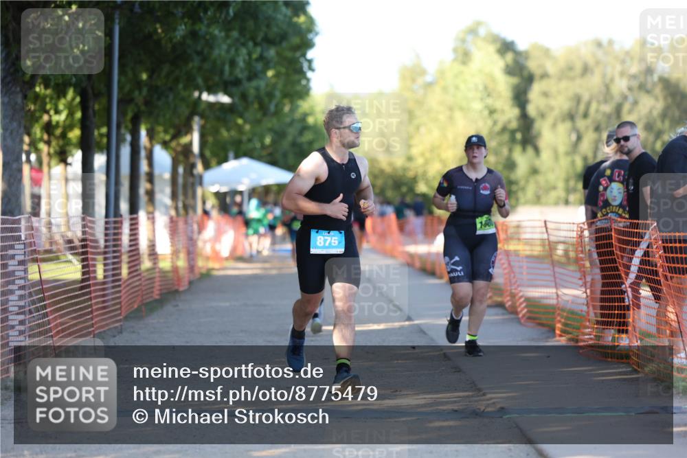 07.09.2025 - 19. Norderstedt Triathlon Michael Strokosch http://msf.ph/oto/8775479 07.09.2025 16:43:46 Laufen 875, 912, 1560 meine-sportfotos.de