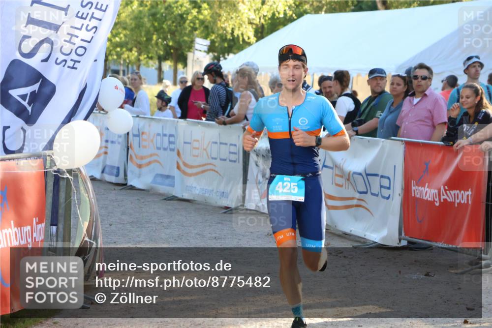 07.09.2025 - 19. Norderstedt Triathlon Zöllner http://msf.ph/oto/8775482 07.09.2025 17:01:19 Ziel 425 meine-sportfotos.de