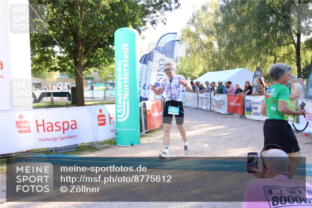 07.09.2025 - 19. Norderstedt Triathlon Zöllner http://msf.ph/oto/8775612 07.09.2025 17:01:49 Ziel 1407 meine-sportfotos.de
